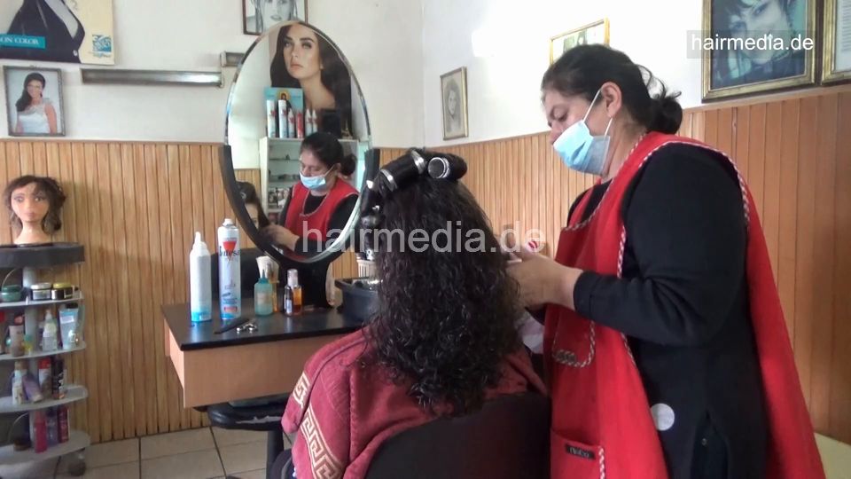 6219 Four girls: AleksandraF shampoo by barber, haircut vintage wetset