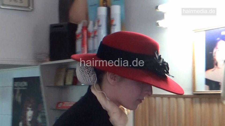 6219 Four girls: Elana bun and updo and hat scene