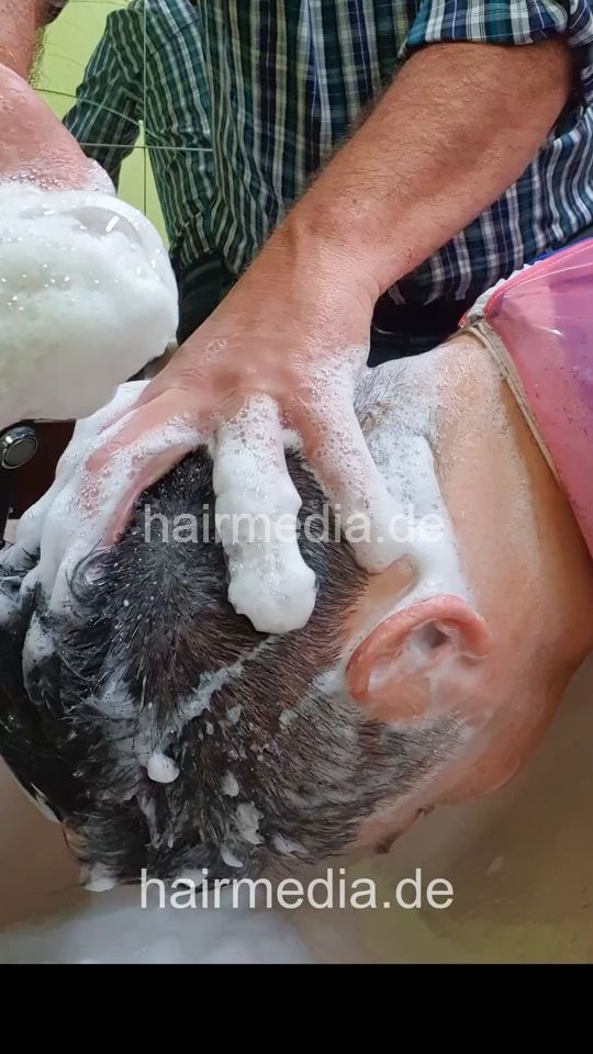 2304 Zhang 3 forward shampoo, multicaped, vertical video
