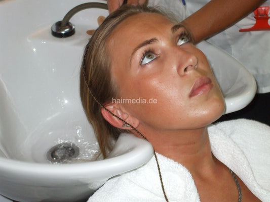 8052 Nancy shampooing and haircut complete, 240 pictures for download