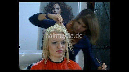 Laura Klara: Klara haircut