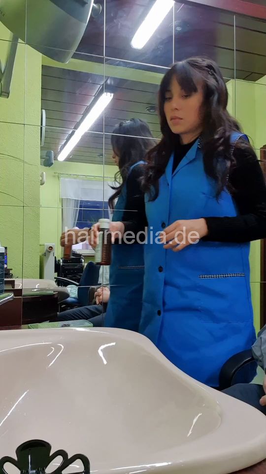 1247 Magui in blue apron backward doing male client frontcam