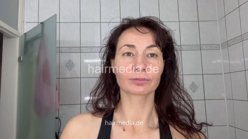 1076 MarinaP self shampooing at home over bath tub