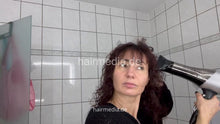Laden Sie das Bild in den Galerie-Viewer, 1076 MarinaP self shampooing at home over bath tub