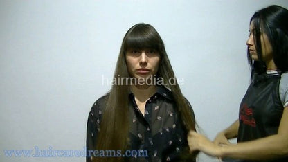 Oliya long hair backward shampoo by Melody in dyeing apron