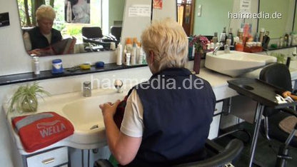 Hattersheim mature barberette strong forward salon shampooing by Kia before cut