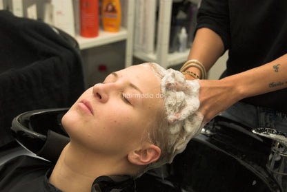 6156 AnjaR 1 by Tyra backward shampoo