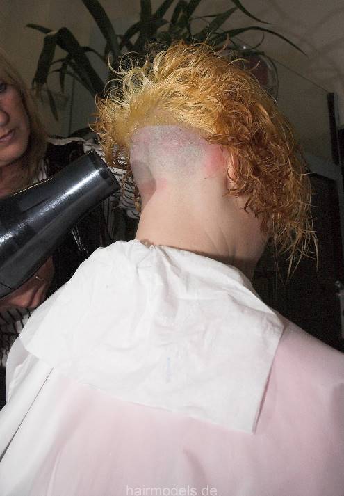 445 4 bleaching the bobcut