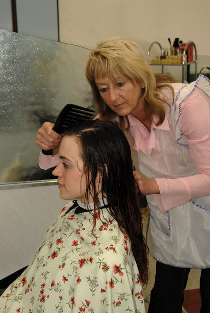 886 Franziska 2 strong cut haircut in Kultsalon