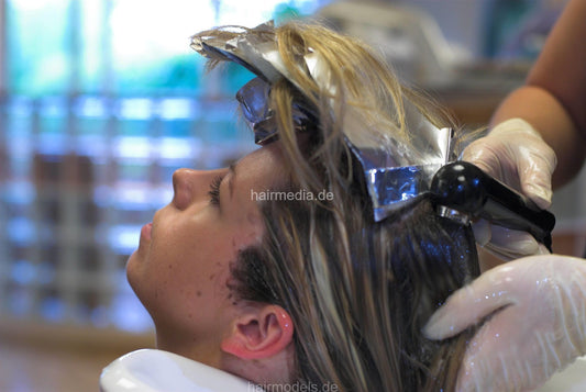 460 Petra 2 shampooing by barberette in gloves