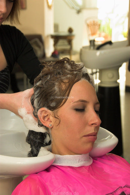 6102 3 Hanna shampooing hairwash in pink shampoocape PVC