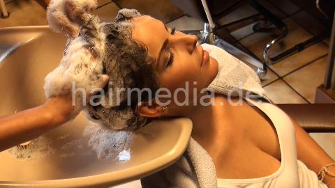 1017 01 Juliane by Janette backward shampoo TRAILER