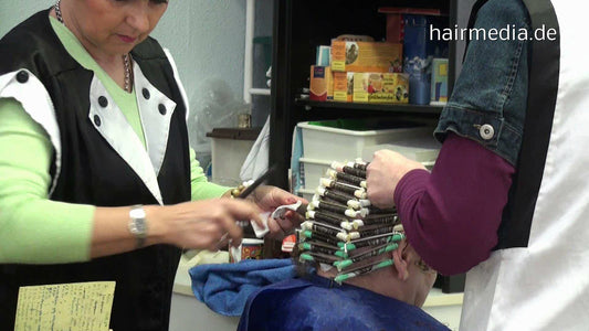 1009 Mature Nylonbarbettes doing a perm in RSK apron