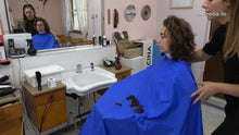 Laden Sie das Bild in den Galerie-Viewer, 8155 MelanieC thick hair in barbershop dry cut haircut by readhead barberette
