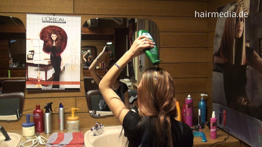 9043 Lucia hairspray self wash shampoo into dry hair