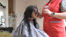 Charger l&#39;image dans la galerie, 1168 02 Melinda young girl salon cut and blow mom controlled