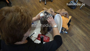 6214 02 Barberette Zoya get her XXL hair shampooed in salon