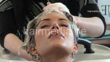 将图片加载到图库查看器，6106 03 KristinaB salon backward hairwash shampooing long blonde hair relaxing