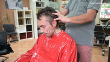 将图片加载到图库查看器，2017 Niclas chewing 3 scalp tonic massage and blow by barber in red vinyl cape MTM