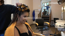 将图片加载到图库查看器，6214 03 Barberette Zoya get her XXL hair set in rollers in salon