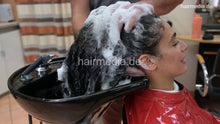 Cargar imagen en el visor de la galería, 1171 Amal barberette in pullover long pampering ASMR salon backward salon shampoo by barber