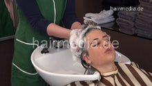 将图片加载到图库查看器，350 Breuberg VeronikaR at white shampoostation backward rich lather in stripe barbercape