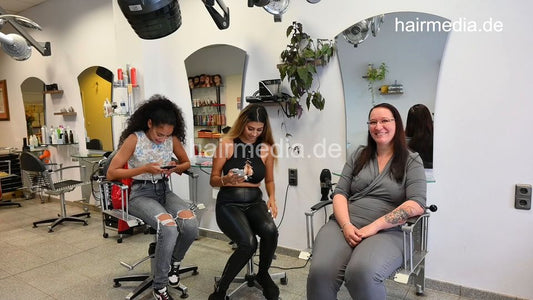 1217 05 Steffi waiting for haircut at Zoya, Amal