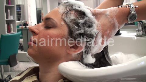 350 Oxana by Jacqueline backward salon shampooing in green nylon apron