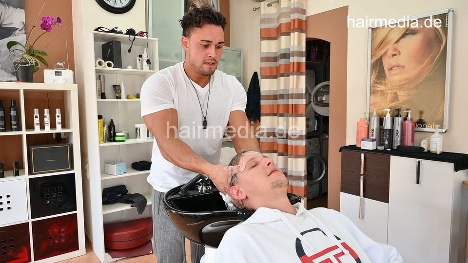 1204 07 Miglo by barber Philipp long hair backward salon shampooing