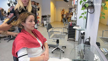 Cargar imagen en el visor de la galería, 7114 08 Mara waiting and haircut