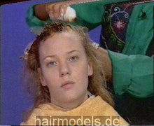 Carica l&#39;immagine nel visualizzatore di Gallery, 104 TV show forward hairwashing and perm on a blonde teen