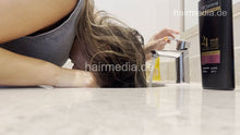Carica l&#39;immagine nel visualizzatore di Gallery, 1056 Neda 20230415 self forward shampoo hairwash in hotel sink