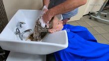 Laden Sie das Bild in den Galerie-Viewer, 1060 Patricia by barber backward wash thick hair shampooing