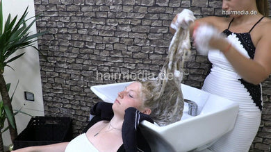 1060 Patricia by Katia set 1 backward wash white shampoostation in summerdress and skirt barberette