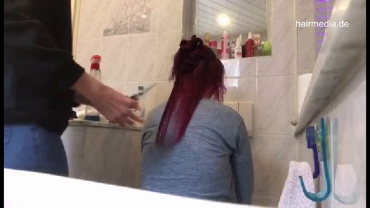 1076 KIK home hair coloring scene