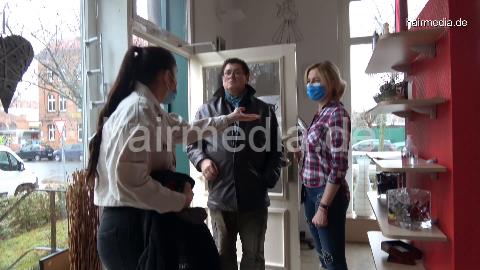 8200 Joanna 10 first consultation about haircut at Zoya hairsalon