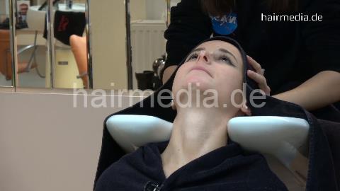 1145 CarmenH s1900 1 shampooing by student