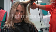 Charger l&#39;image dans la galerie, 1149 02 Barberette OlgaB caping and styling Steffi reddress curling iron