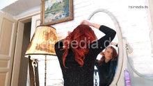 Laden Sie das Bild in den Galerie-Viewer, 1150 JulieS redhead home 210306 self coloring tint red in CZ black pullover