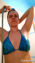 Charger l&#39;image dans la galerie, 1150 JulieS redhead home 210307 a self bikini shower shampooing in CZ