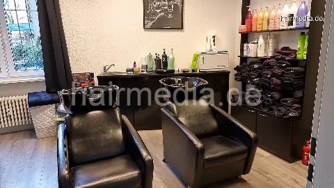 1152 curvy TineZ by barber backward shampooing in black bowl
