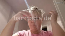 Laden Sie das Bild in den Galerie-Viewer, 1154 Lady Susan self forward hair shampooing in shower