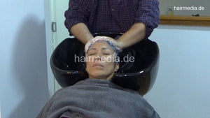 1155 Neda Salon 20211108 chewing Daisy by barber backward salon shampoo hair and facewash