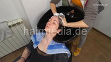 Cargar imagen en el visor de la galería, 1155 Neda Salon 20210503 shampooing strong lady, thick and curly hair