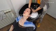 Laden Sie das Bild in den Galerie-Viewer, 1155 Neda Salon 20210503 shampooing strong lady, thick and curly hair