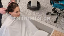 Laden Sie das Bild in den Galerie-Viewer, 1156 03 VanessaT salon very long wetcut trim by barber in haircompression salon