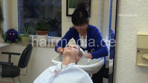 7056 Maja blonde long teen hair 1 backward wash shampooing in Hannover salon