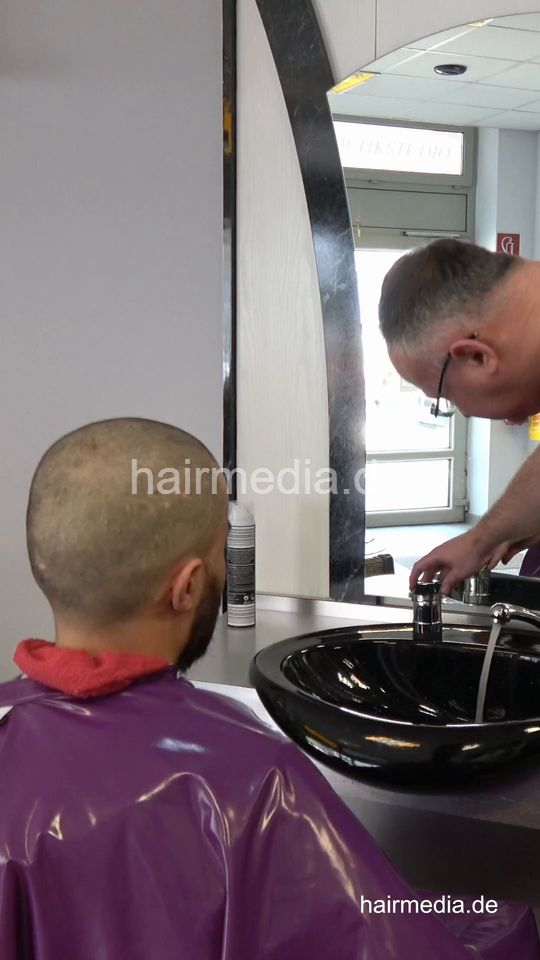 1197 17 18 longhairguy headshave and shampoo by Nico