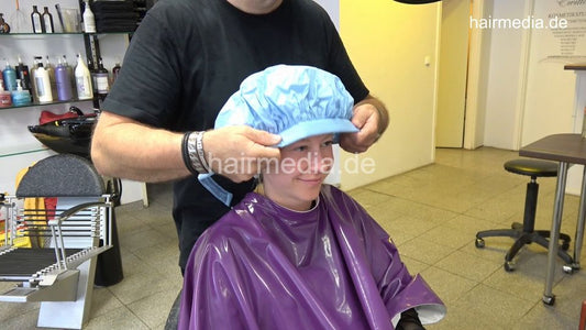 7114 17 LuisaK under the dryer and finish by barber