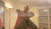 将图片加载到图库查看器，2012 20210318 StefanS b shampoo upright and backward and shave by hobbybarber in home office